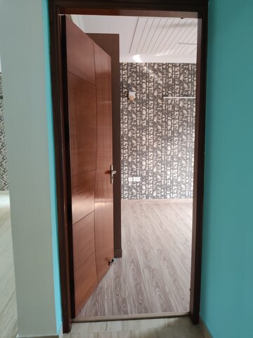 Bathroom in 3 BHK Builder Floor at Saurabh Niwas, Sector 40 – for Rent