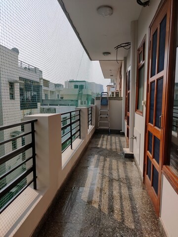 Balcony in 3 BHK Builder Floor at Saurabh Niwas, Sector 40 – for Rent