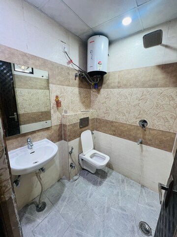 Master Bedroom in 3 BHK Builder Floor at Saurabh Niwas, Sector 40 – for Rent