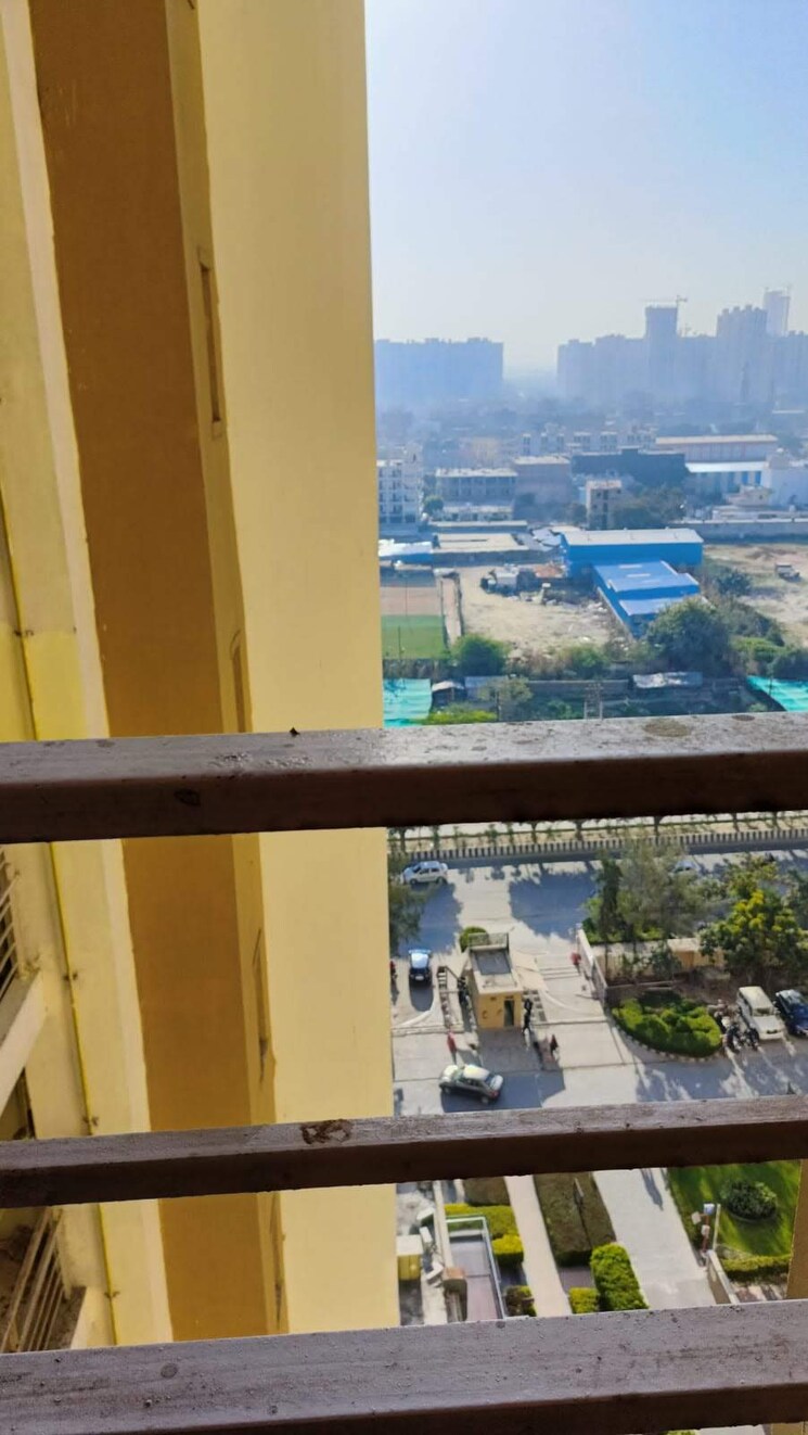 Swimming Pool, paras-tierea 2 Bedroom 1070 Sq.Ft. Apartment In Sector 137 Noida 8712781