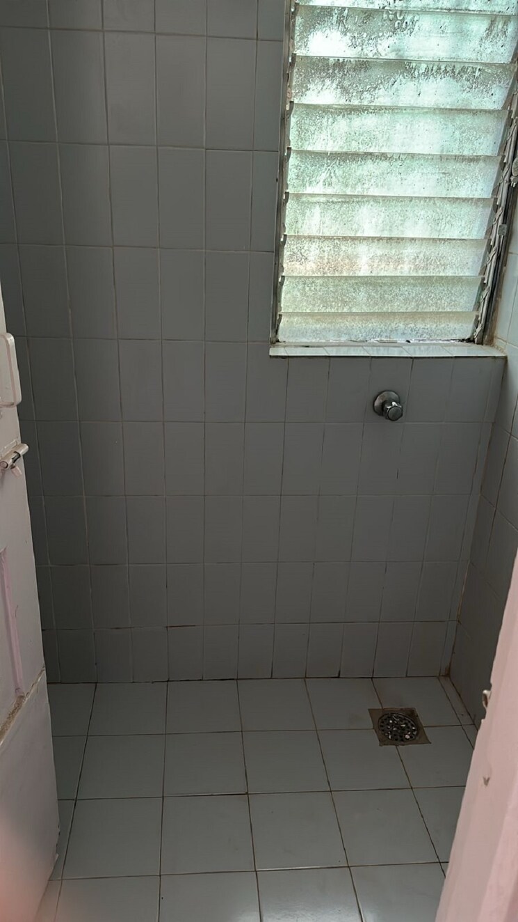 Bathroom, khar west 1 Bedroom 550 Sq.Ft. Apartment In Khar West Mumbai 8712870