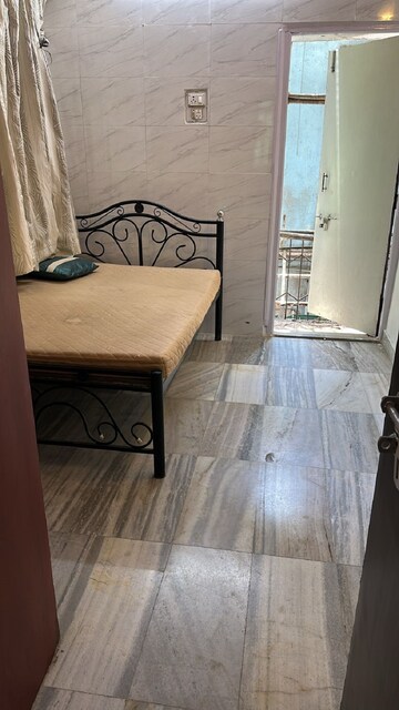 Bedroom in 1 BHK Apartment at Khar West – for Rent