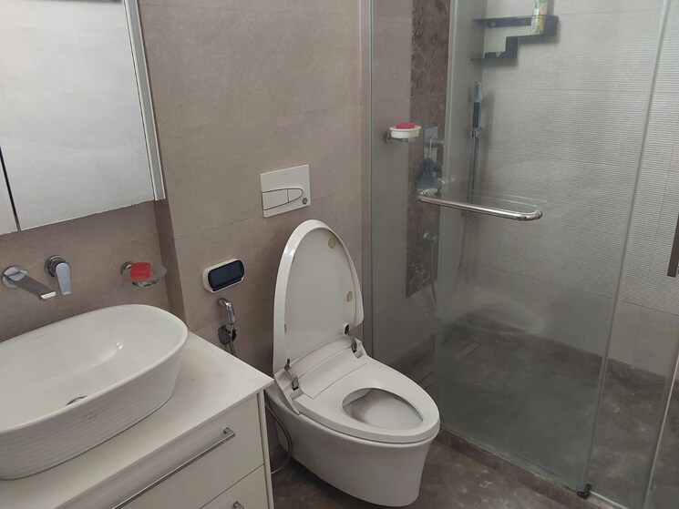 Bathroom, sector 105 4 Bedroom 450 Sq.Yd. Builder Floor In Sector 105 Noida 8713038
