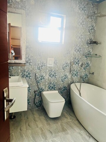 Bathroom in 3 BHK Apartment at Ardee City Palm Grove Heights, Sector 52 – for Rent