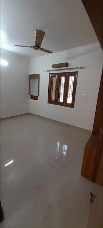 Room in 3 BHK Builder Floor at Kalkaji – for Rent