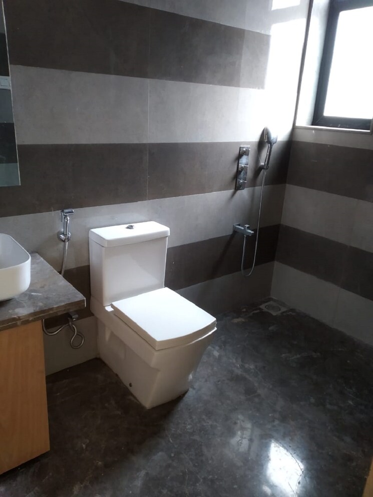 Bathroom, santacruz west 2 Bedroom 750 Sq.Ft. Apartment In Santacruz West Mumbai 8713123
