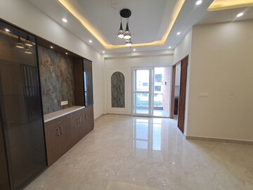 Room in 3 BHK Apartment at Ganesh Nagar – for Rent