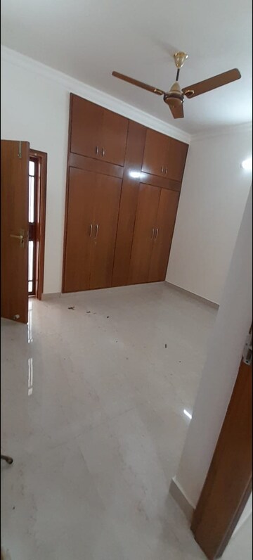 Room in 3 BHK Builder Floor at Pamposh Enclave – for Rent