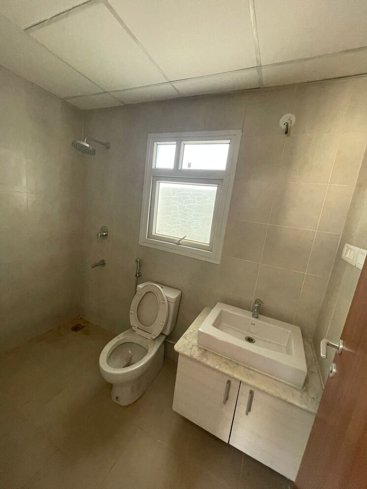 Bathroom, bhartiya-nikoo-homes 4 Bedroom 3168 Sq.Ft. Apartment In Thanisandra Main Road Bangalore 8713357
