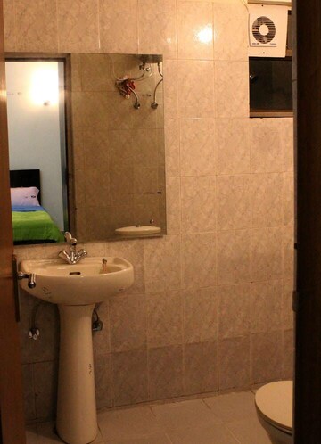 Bathroom in 3 BHK Apartment at Ardee City Palm Grove Heights, Sector 52 – for Rent