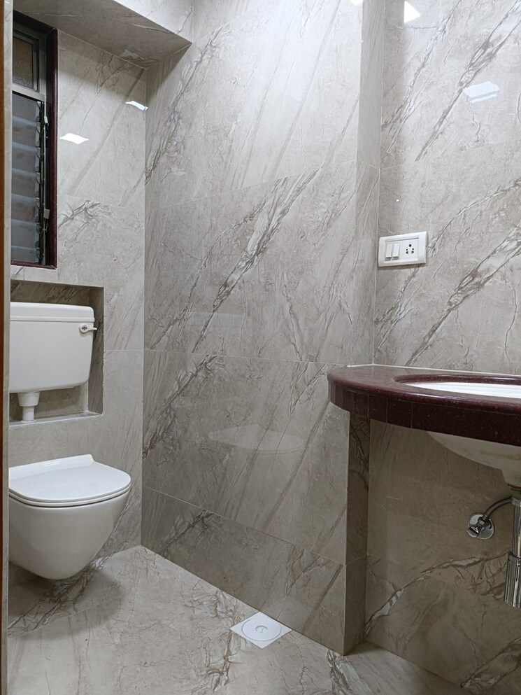 Bathroom, khar west 2 Bedroom 750 Sq.Ft. Apartment In Khar West Mumbai 8713872