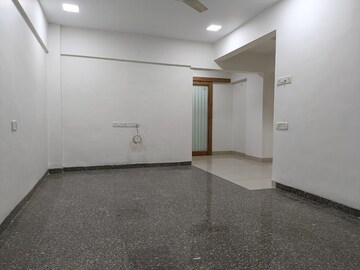 Bedroom in 2 BHK Apartment at Khar West – for Rent