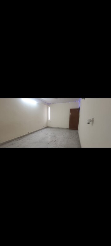 Room in 4 BHK Builder Floor at Kalkaji – for Rent