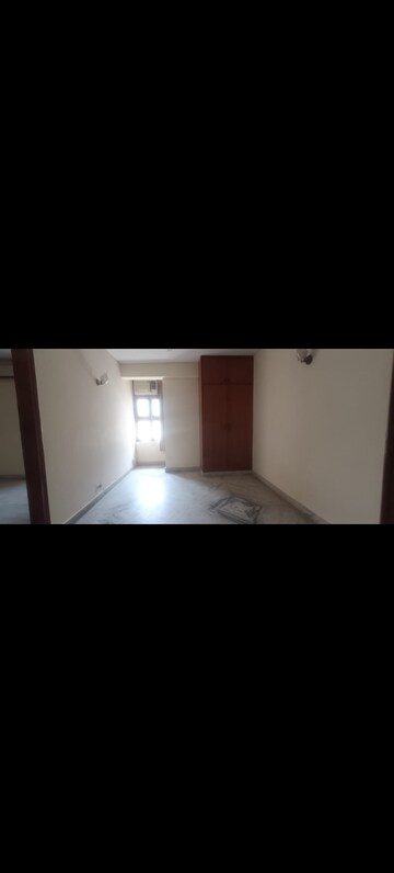 Room in 4 BHK Builder Floor at Kalkaji – for Rent