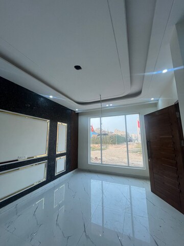 Room in 4 BHK Independent House at Sector 115 – for Sale