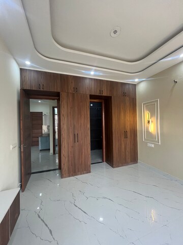 Room in 4 BHK Independent House at Sector 115 – for Sale
