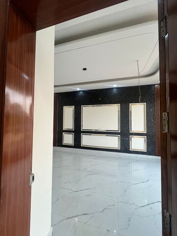 Room in 4 BHK Independent House at Sector 115 – for Sale