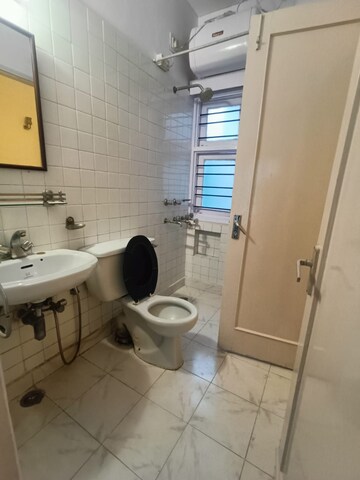 Bathroom in 3 BHK Builder Floor at Veera Safdarjung Enclave, Safdarjung Enclave – for Rent