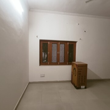 Room in 3.5 BHK Independent House at Gomti Nagar – for Rent