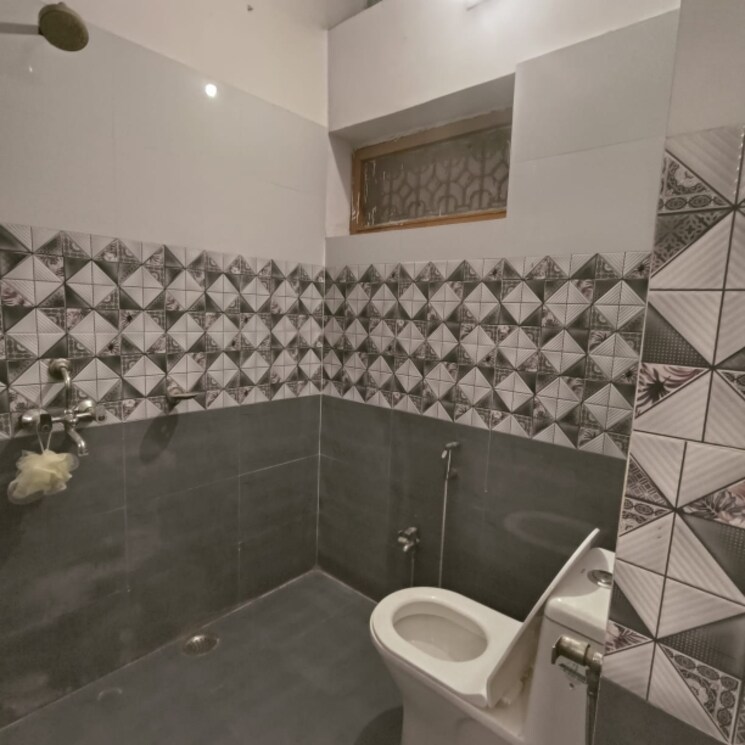 Bathroom, gomti nagar 3.5 Bedroom 3200 Sq.Ft. Independent House In Gomti Nagar Lucknow 8714363