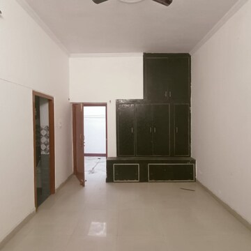 Room in 3.5 BHK Independent House at Gomti Nagar – for Rent