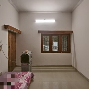 Room in 3.5 BHK Independent House at Gomti Nagar – for Rent