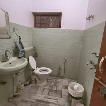 Bathroom in 3.5 BHK Independent House at Gomti Nagar – for Rent