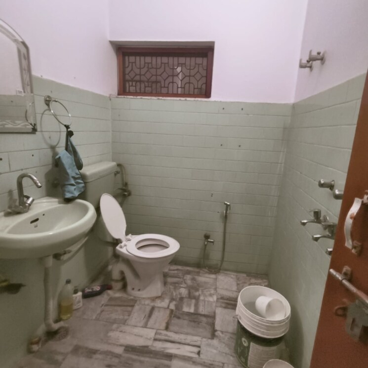 Bathroom, gomti nagar 3.5 Bedroom 3200 Sq.Ft. Independent House In Gomti Nagar Lucknow 8714363