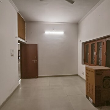 Room in 3.5 BHK Independent House at Gomti Nagar – for Rent