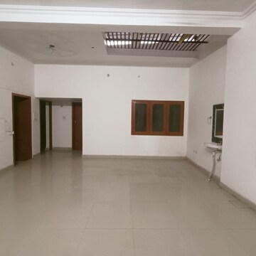 Room in 3.5 BHK Independent House at Gomti Nagar – for Rent