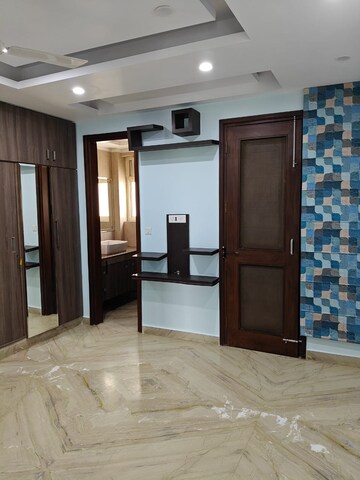Room in 3 BHK Builder Floor at Saket – for Rent