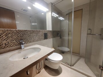 Team Area in 3 BHK Apartment at Khar West – for Sale