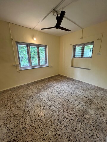 2 BHK Apartment For Rent in Khar West