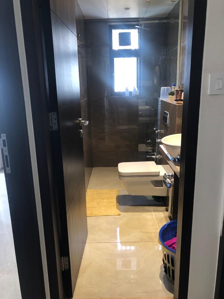 Bathroom, ventura-at-one-4 3 Bedroom 996 Sq.Ft. Apartment In Khar West Mumbai 8714305