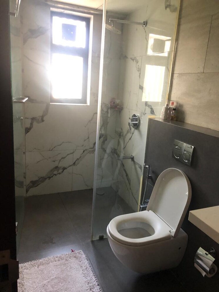 Bathroom, ventura-at-one-4 3 Bedroom 996 Sq.Ft. Apartment In Khar West Mumbai 8714305