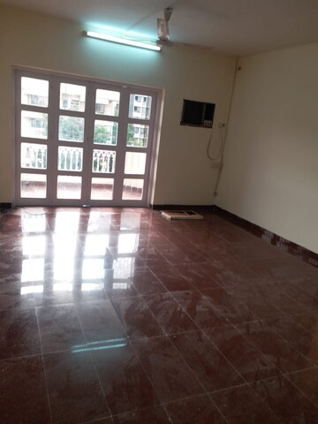 Room in 3 BHK Apartment at Santacruz West – for Sale