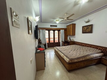 Bedroom in 3 BHK Apartment at Valentine Apartment, Khar West – for Sale