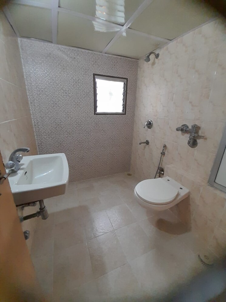 Bathroom, kishni-kunj-apartment 3 Bedroom 1050 Sq.Ft. Apartment In Khar West Mumbai 8714349