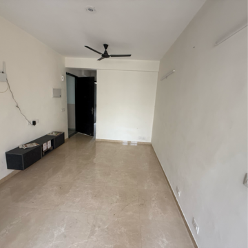 Room in 3 BHK Apartment at Signature Global Park 4 and 5, Sohna Sector 34 – for Rent