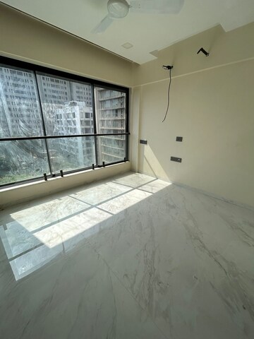 Room in 3 BHK Apartment at Aum Nav Kiran, Khar West – for Sale