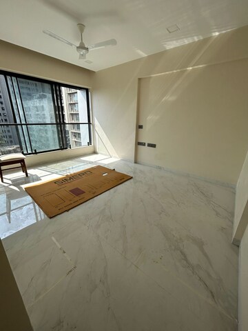 Room in 3 BHK Apartment at Aum Nav Kiran, Khar West – for Sale