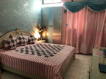 Bedroom in 2 BHK Builder Floor at Safdarjung Enclave – for Rent