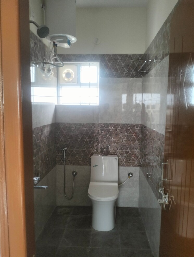 Bathroom, hsr layout 1 Bedroom 555 Sq.Ft. Builder Floor In Hsr Layout Bangalore 8714373