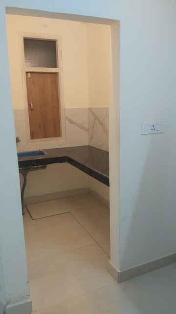 Room in 1 RK Builder Floor at Mayur Vihar – for Rent