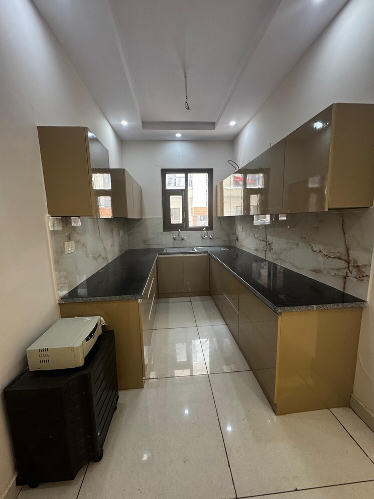 Kitchen, omaxe-new-chandigarh 3.5 Bedroom 1995 Sq.Ft. Builder Floor In North Mullanpur Chandigarh 8714385