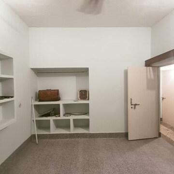 Room in 2 BHK Independent House at Gomti Nagar – for Rent