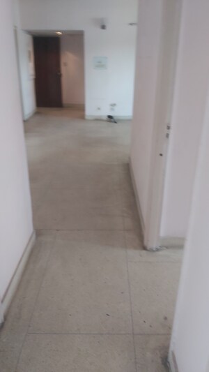 Room in 3.5 BHK Apartment at Mayur Vihar – for Sale