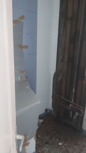 Furnished Amenities in 3.5 BHK Apartment at Mayur Vihar – for Sale