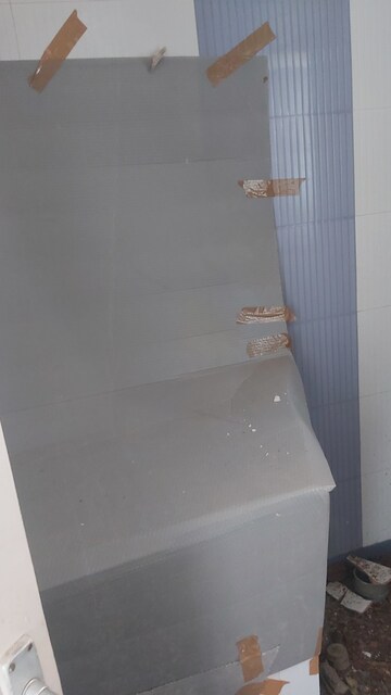 Room in 3.5 BHK Apartment at Mayur Vihar – for Sale