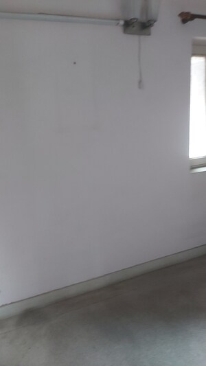 Room in 3.5 BHK Apartment at Mayur Vihar – for Sale